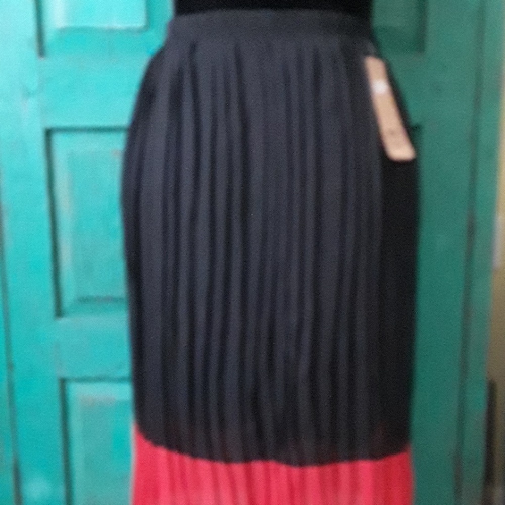 New Women's Jon and Anna Pleated Skirt Sz M